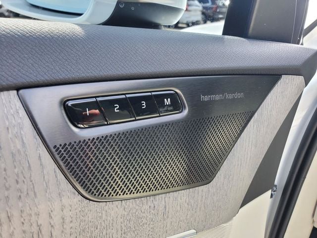 2025 Volvo XC90 Plug-In Hybrid T8 Plus 7 Passenger