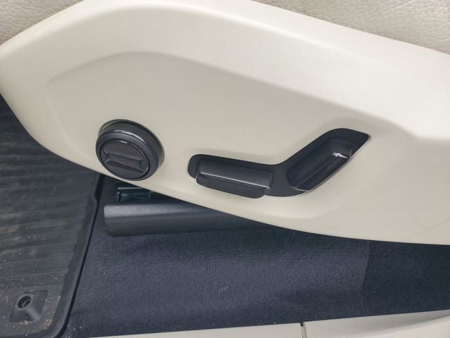 2025 Volvo XC90 Plug-In Hybrid T8 Plus 7 Passenger