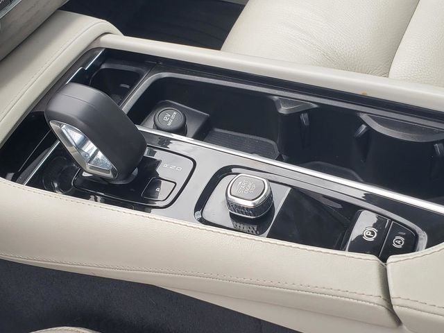 2025 Volvo XC90 Plug-In Hybrid T8 Plus 7 Passenger