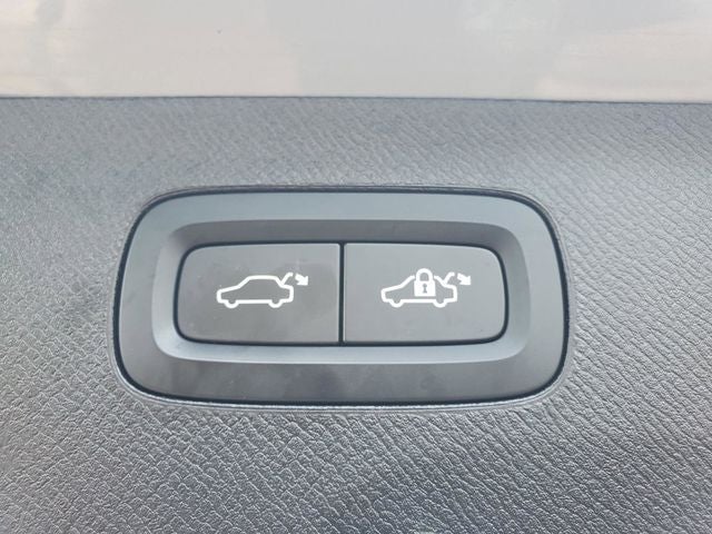 2025 Volvo XC90 Plug-In Hybrid T8 Plus 7 Passenger