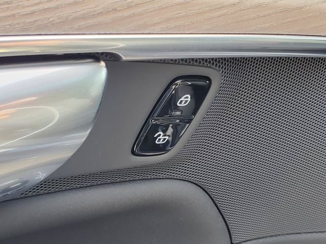 2026 Volvo XC90 Plug-In Hybrid T8 Plus 7 Passenger
