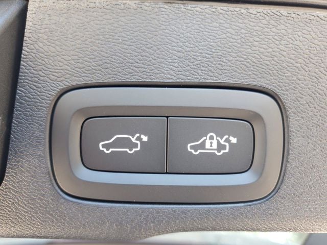 2026 Volvo XC60 Plug-In Hybrid T8 Plus