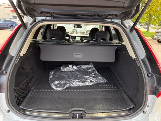 2025 Volvo XC60 Plug-In Hybrid T8 Plus