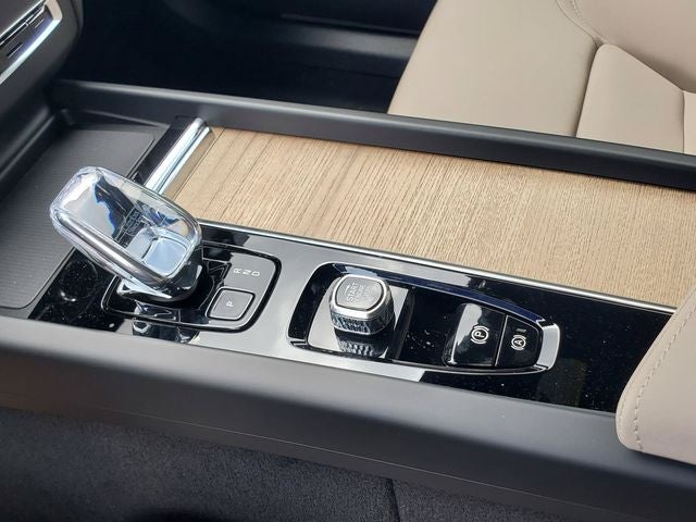 2026 Volvo XC60 Plug-In Hybrid T8 Plus
