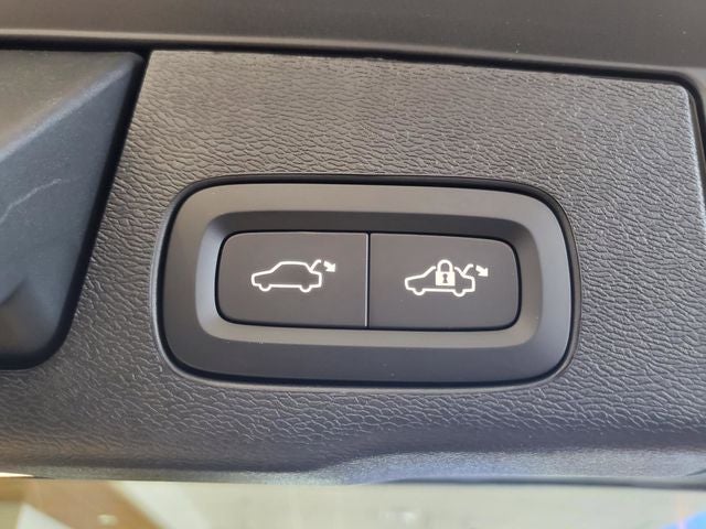 2026 Volvo XC60 Plug-In Hybrid T8 Plus