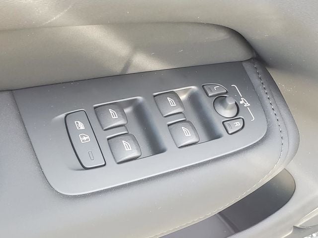 2026 Volvo XC60 Plug-In Hybrid T8 Plus