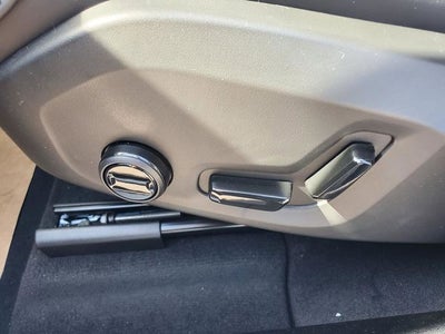 2026 Volvo XC60 Plug-In Hybrid T8 Plus