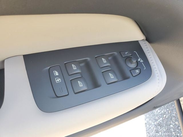 2026 Volvo XC60 Plug-In Hybrid T8 Plus