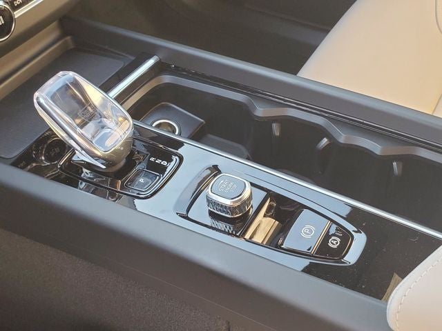 2026 Volvo XC60 Plug-In Hybrid T8 Plus