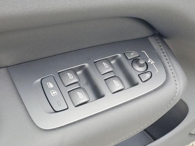 2026 Volvo XC60 Plug-In Hybrid T8 Plus