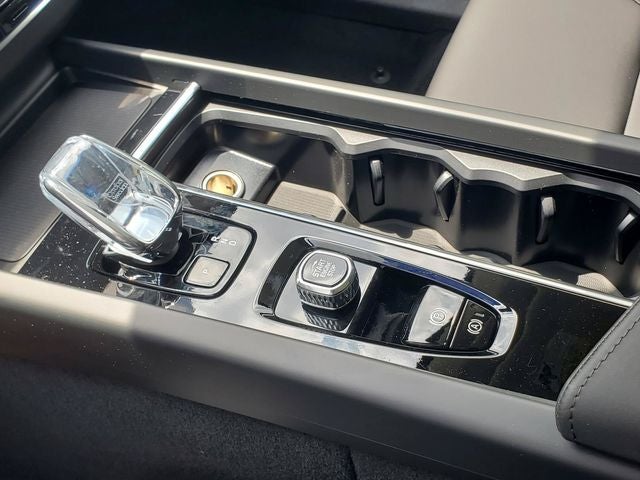 2026 Volvo XC60 Plug-In Hybrid T8 Plus