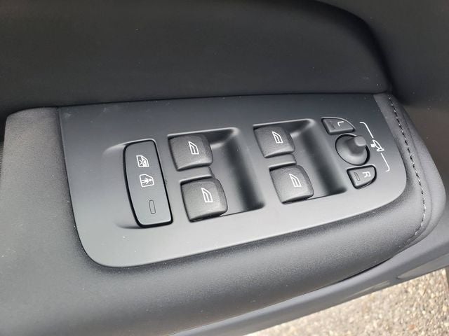2026 Volvo XC60 Plug-In Hybrid T8 Plus