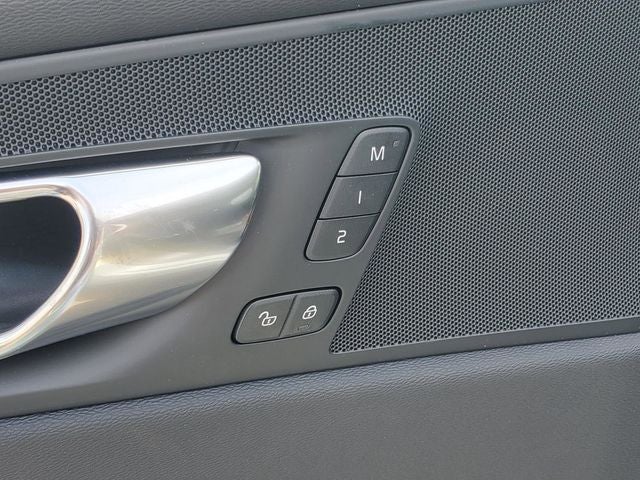 2026 Volvo XC60 Plug-In Hybrid T8 Plus