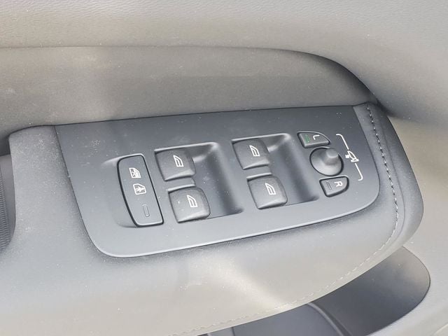2026 Volvo XC60 Plug-In Hybrid T8 Plus