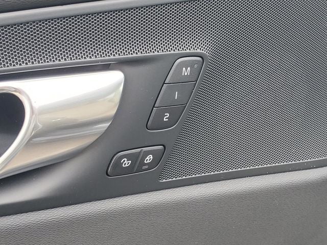 2026 Volvo XC60 Plug-In Hybrid T8 Plus