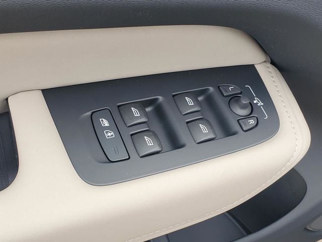 2026 Volvo XC60 Plug-In Hybrid T8 Plus