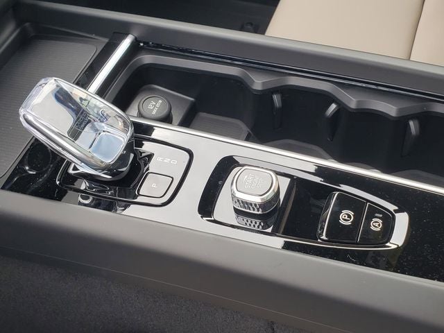 2026 Volvo XC60 Plug-In Hybrid T8 Plus