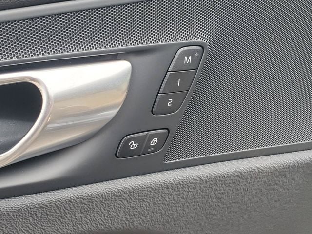 2026 Volvo XC60 Plug-In Hybrid T8 Plus