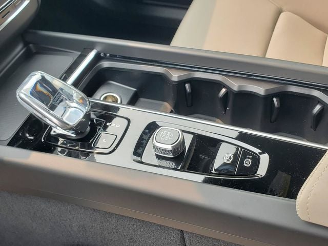 2026 Volvo XC60 Plug-In Hybrid T8 Plus