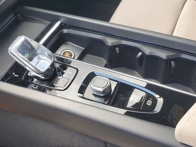 2026 Volvo XC60 Plug-In Hybrid T8 Plus