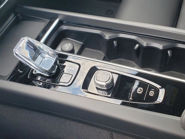 2026 Volvo XC60 Plug-In Hybrid T8 Ultra Black Edition