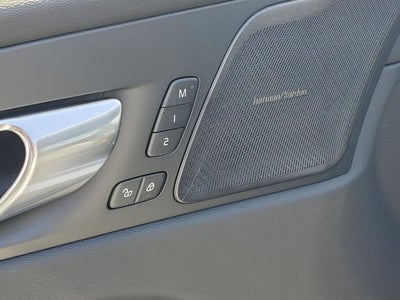 2026 Volvo XC60 Plug-In Hybrid T8 Ultra Black Edition