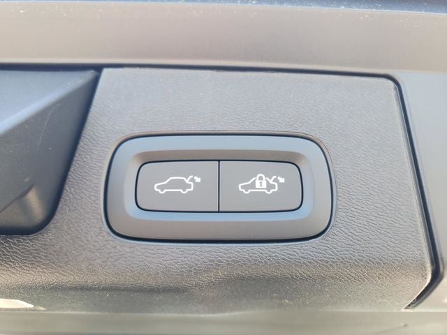 2026 Volvo XC60 Plug-In Hybrid T8 Ultra Black Edition