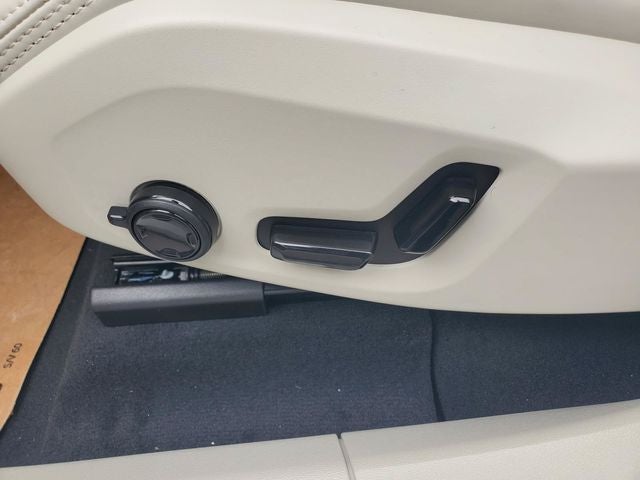 2026 Volvo XC60 Plug-In Hybrid T8 Ultra
