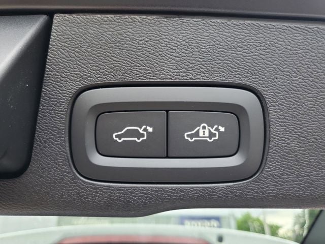 2026 Volvo XC60 Plug-In Hybrid T8 Ultra