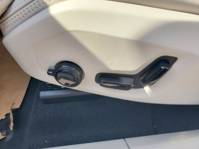 2026 Volvo XC60 Plug-In Hybrid T8 Ultra