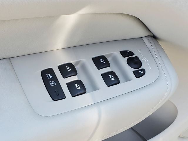 2026 Volvo XC60 Plug-In Hybrid T8 Ultra