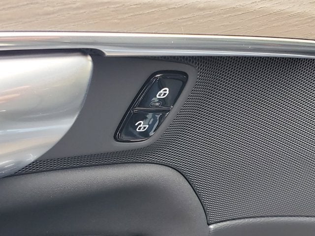 2027 Volvo XC90 Plug-In Hybrid T8 Plus 7 Passenger