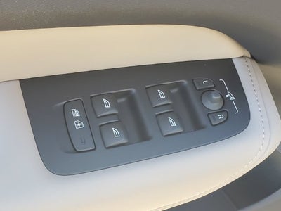 2027 Volvo XC60 T8 Plus