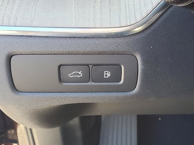 2027 Volvo XC60 T8 Plus