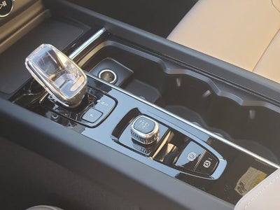 2027 Volvo XC60 T8 Plus