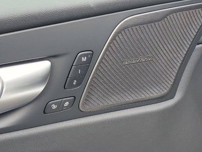 2027 Volvo XC60 T8 Plus