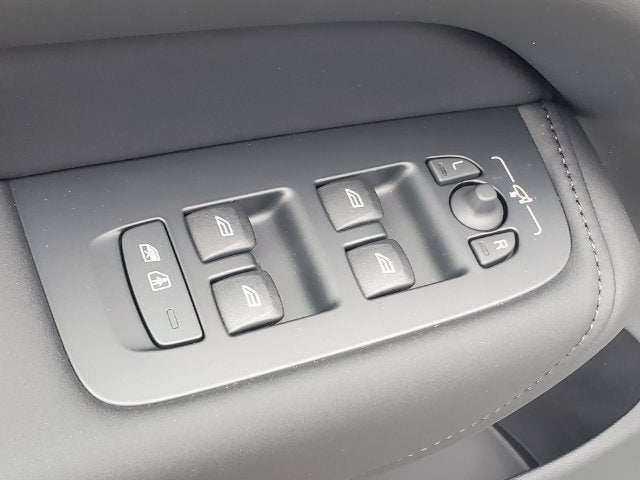 2027 Volvo XC60 T8 Plus
