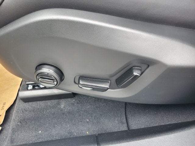 2027 Volvo XC60 T8 Plus