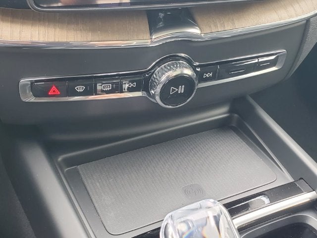2027 Volvo XC60 T8 Plus