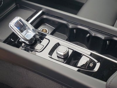 2027 Volvo XC60 T8 Plus