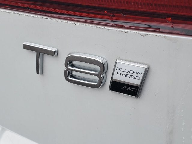 2027 Volvo XC60 T8 Plus