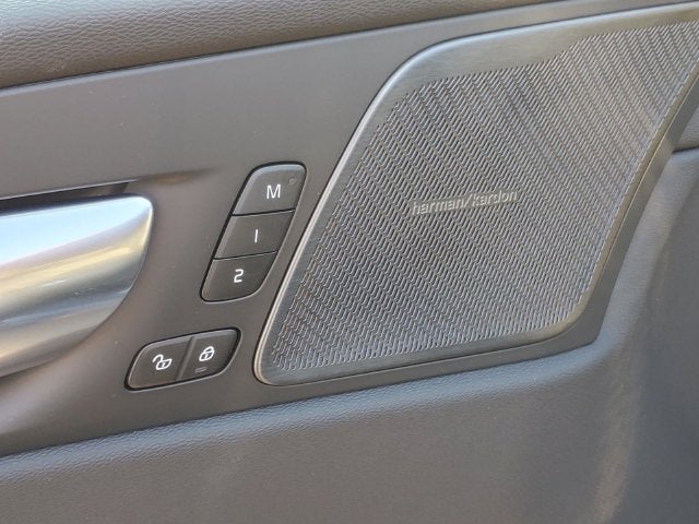 2027 Volvo XC60 Plug-In Hybrid T8 Ultra