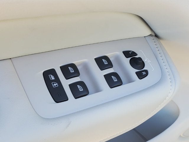2027 Volvo XC60 B5 Ultra