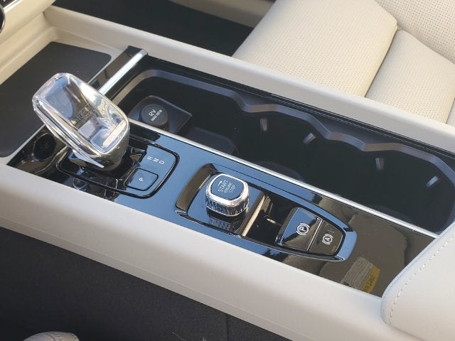 2027 Volvo XC60 B5 Ultra