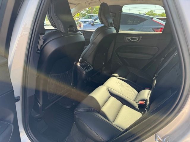 2022 Volvo XC60 B5 Inscription