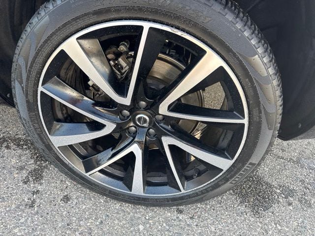 2023 Volvo XC90 B5 Plus