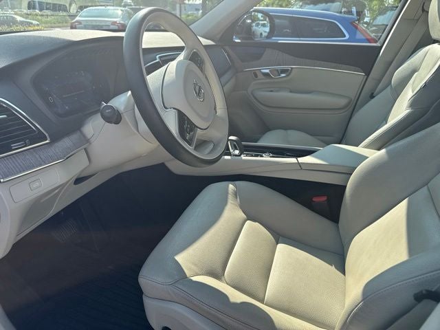 2023 Volvo XC90 B5 Plus