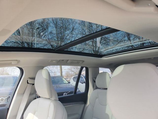 2023 Volvo XC90 B5 Plus