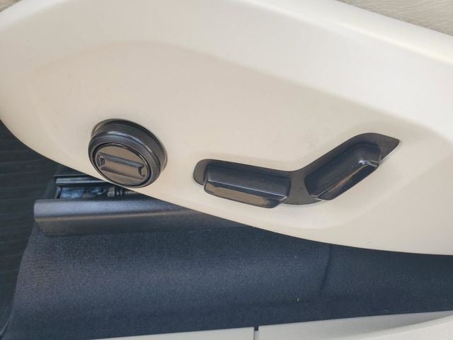 2023 Volvo XC90 B5 Plus