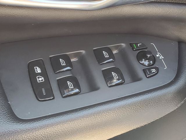 2023 Volvo XC90 B5 Core